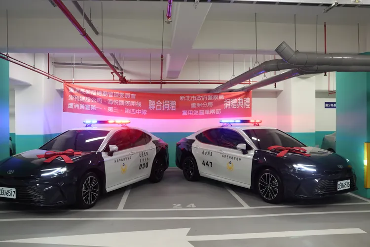 兩輛警用巡邏車價格逾200多萬元。警方提供