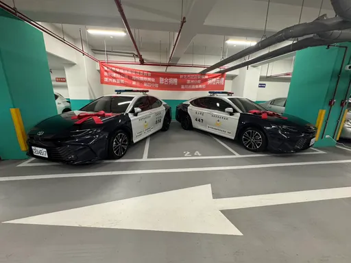 警車遭拒檢嫌犯撞爛！楊宗翰一通電話號召捐2輛新車　「土地公挺土地公」暖爆