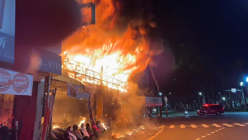 機車行起火全燒光！火調驚見鋰電池爆裂　消防局示警這些事別做