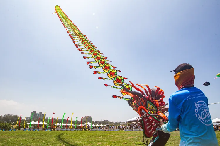 白沙灣變身「空中恐龍樂園」，8國風箏團隊齊聚，巨龍9／19霸氣升空。公所提供