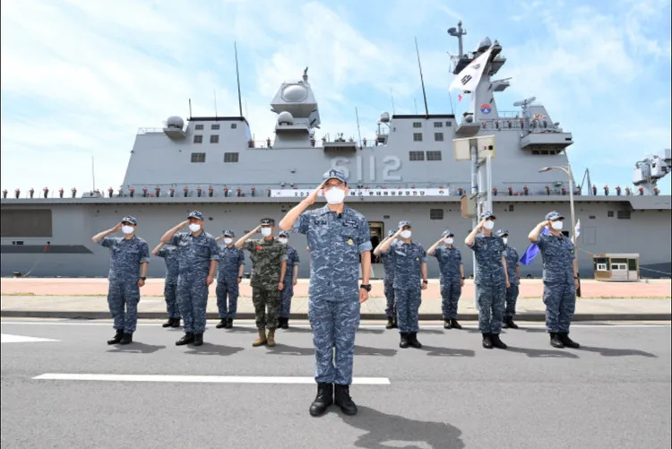 南韓軍方原想派出軍艦支援美軍，但遭輿論反對後放慢腳步，圖為南韓海軍參加環太平洋軍演。資料照片