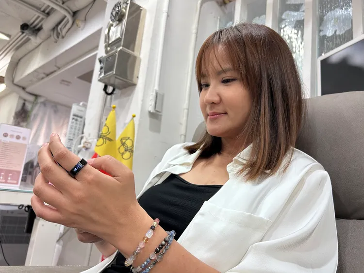 智慧戒指等穿戴裝置能進行運動追蹤並記錄身體日常數據。業者提供
