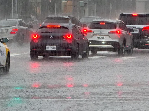 西南風發威！南部防豪雨　熱帶系統週中靠近全台雨勢再擴大