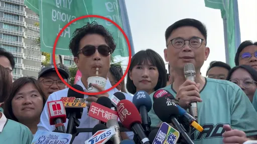 沈伯洋嫌高雄珍奶太甜「卻暴風狂吸」糗被拍！回1句笑翻5萬人