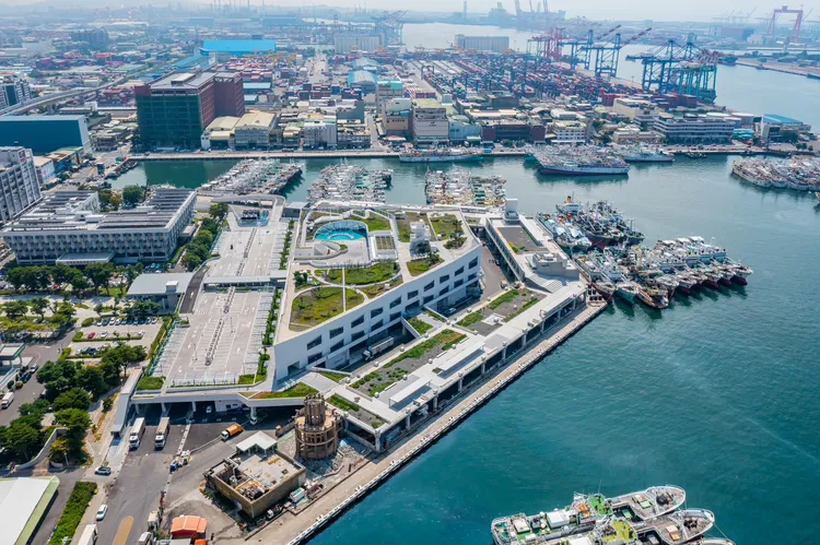 海洋局表示，前鎮漁港會館免費提供外籍船員衛浴相關關懷等服務，是台灣提升漁業人權、接軌國際的重要成就。翻攝畫面