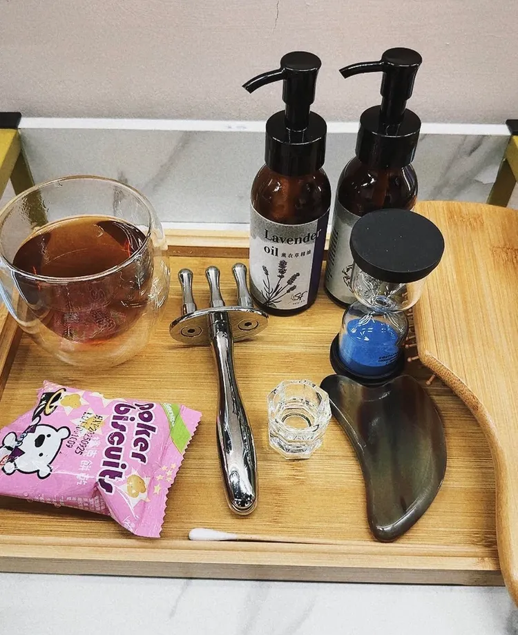 謝金晶的洗髮店還提供按摩等各項服務。豪記唱片提供