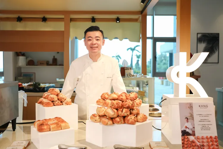 KANG Artisan Bakery 由擁有逾 15 年台法烘焙歷練、德麥法國萊思克盃國王派冠軍 Barry Kang 康豐柚創立。業者提供