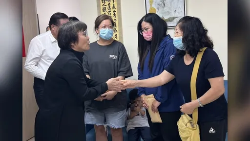 勇消殉職留下3幼子　母哭喊泛舟客到靈前「看他為救你犧牲」