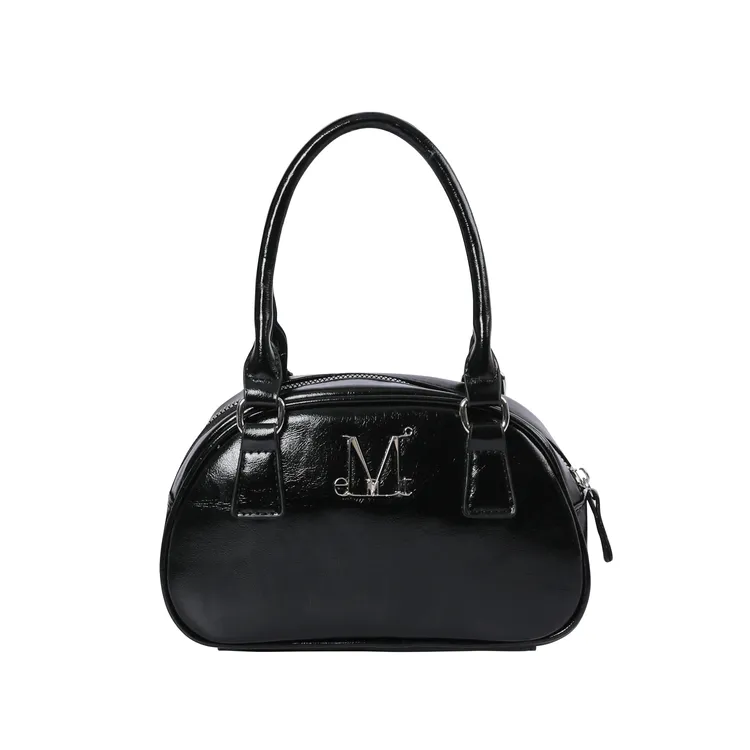 MUCENT NAR金屬Logo迷你斜背包，2790元。品牌提供