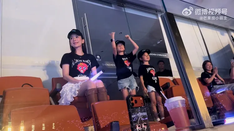 郭富城女兒首次公開露全臉，向大家打招呼。翻攝芒果撈小萌主微博
