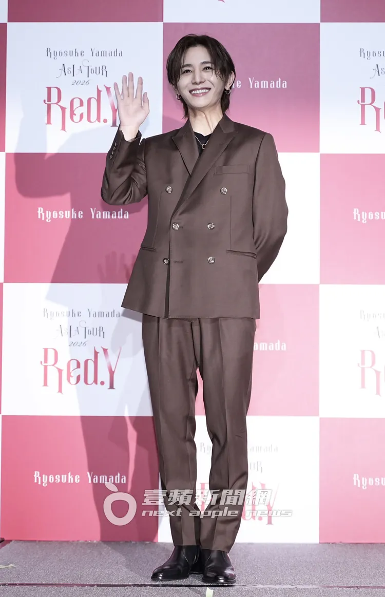 山田涼介早上10點記者會，獨自「自發光」。彭欣偉攝