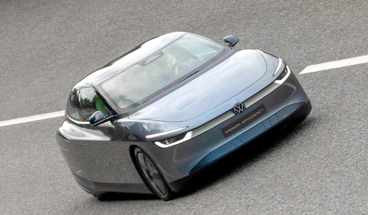 Mission Efficiency採單具前軸電動馬達，最大輸出133 hp，搭配54.9 kWh可用電池，0至100 km/h約9秒。原廠照片