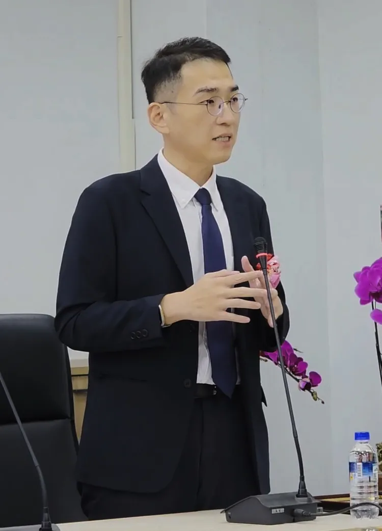 高雄區漁會總幹事楊孟凡表示，漁會將持續協助攤商向政府反映需求、保持雙向溝通。翻攝畫面