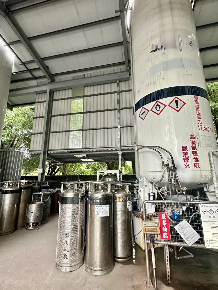 以工業用氧氣假冒為醫療氧氣的氣瓶。中檢提供