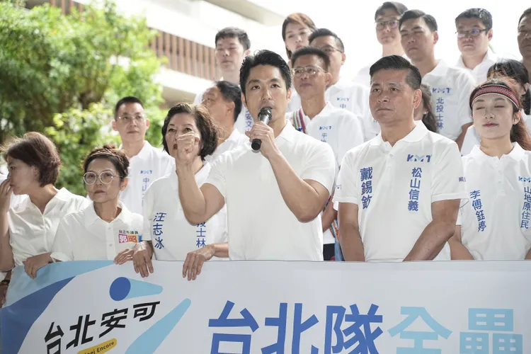 蔣萬安今天率國民黨台北市議員參選人聯合登記。彭欣偉攝