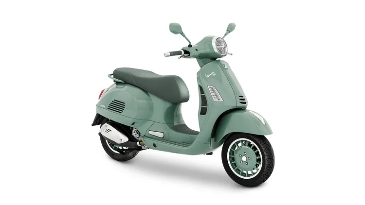 Vespa GTS 80周年特仕版以GTS 300 Super Tech為基礎打造，搭載300 HPE引擎，成為80周年慶典旗艦車款。業者提供