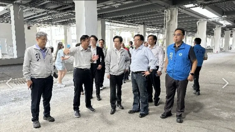 行政院張秘書長視察多功能運銷中心1樓魚市場空間規劃。翻攝畫面