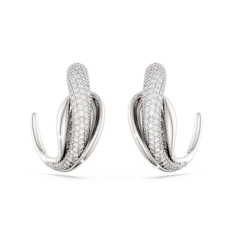 SWAROVSKI Classica大圈耳環，1萬8000元。品牌提供