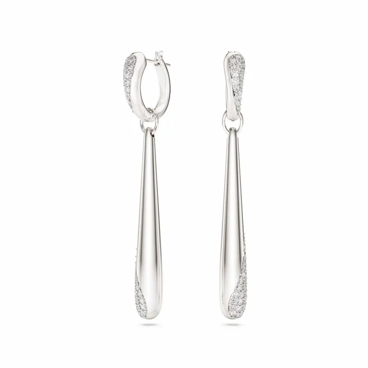 SWAROVSKI Classica大圈垂墜式耳環，1萬4000元。品牌提供