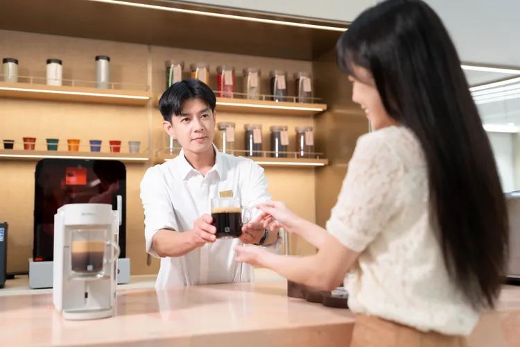 大巨蛋啡凡概念店限定拉花體驗，由咖啡專員提供一對一服務，依照個人喜好探索咖啡風味。業者提供