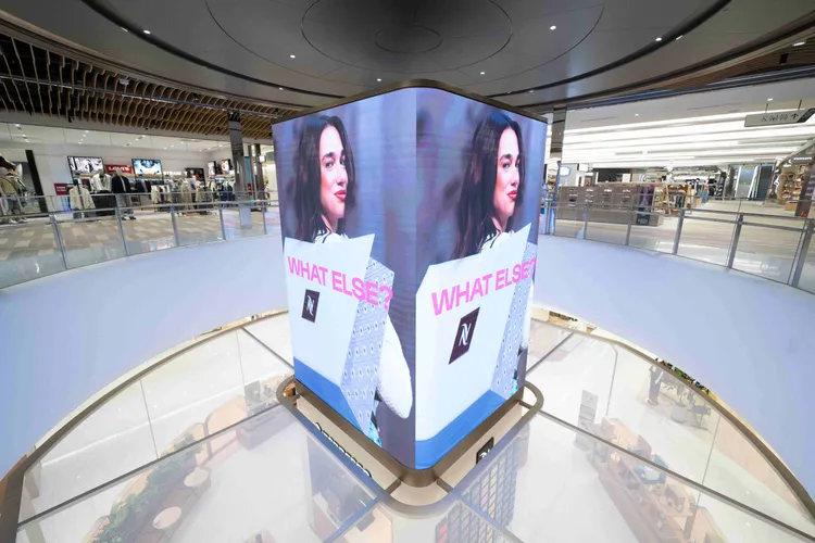 Nespresso大巨蛋啡凡概念店結合 Garden City 360° LED 巨型螢幕，讓消費者從不同角度探索 Nespresso 的精品咖啡世界。業者提供