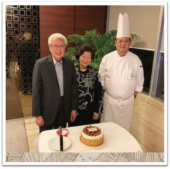 Chatterbox行政總廚Liew Tian Heong店內接待新加坡第7任總統陳慶炎夫妻慶祝結婚週年。金田興業提供