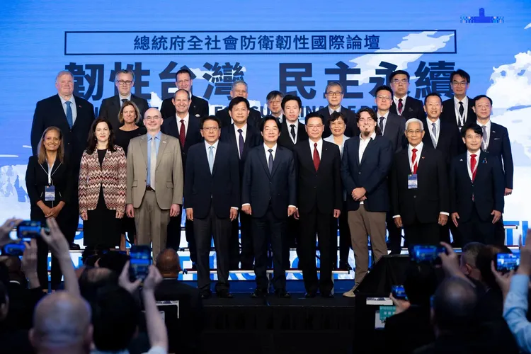 總統府今天舉辦「2026總統府全社會防衛韌性國際論壇－韌性台灣 民主永續」，總統賴清德親自出席開幕式致詞。賴清德臉書