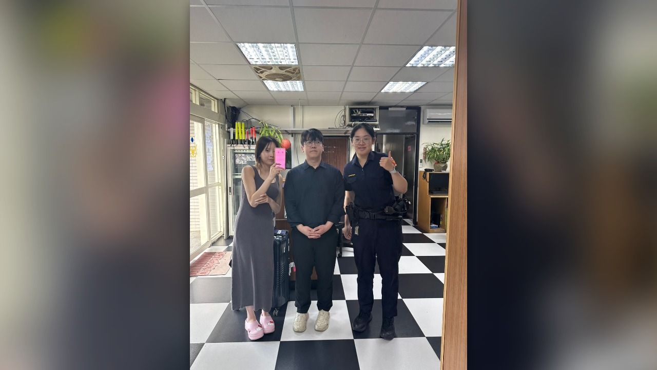 韓籍遊客九份掉手機 女警秀韓語「45分鐘」找到失主