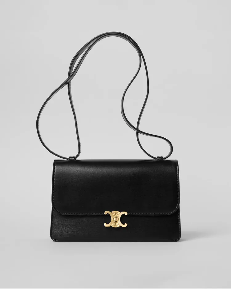 CELINE 17黑色手袋，12萬元。品牌提供