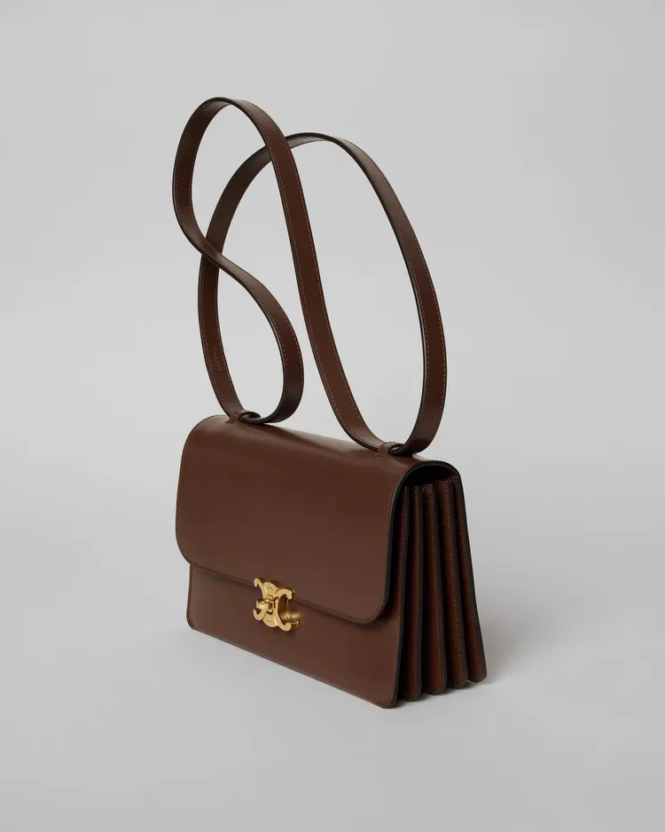 CELINE 17栗色手袋，12萬元。品牌提供