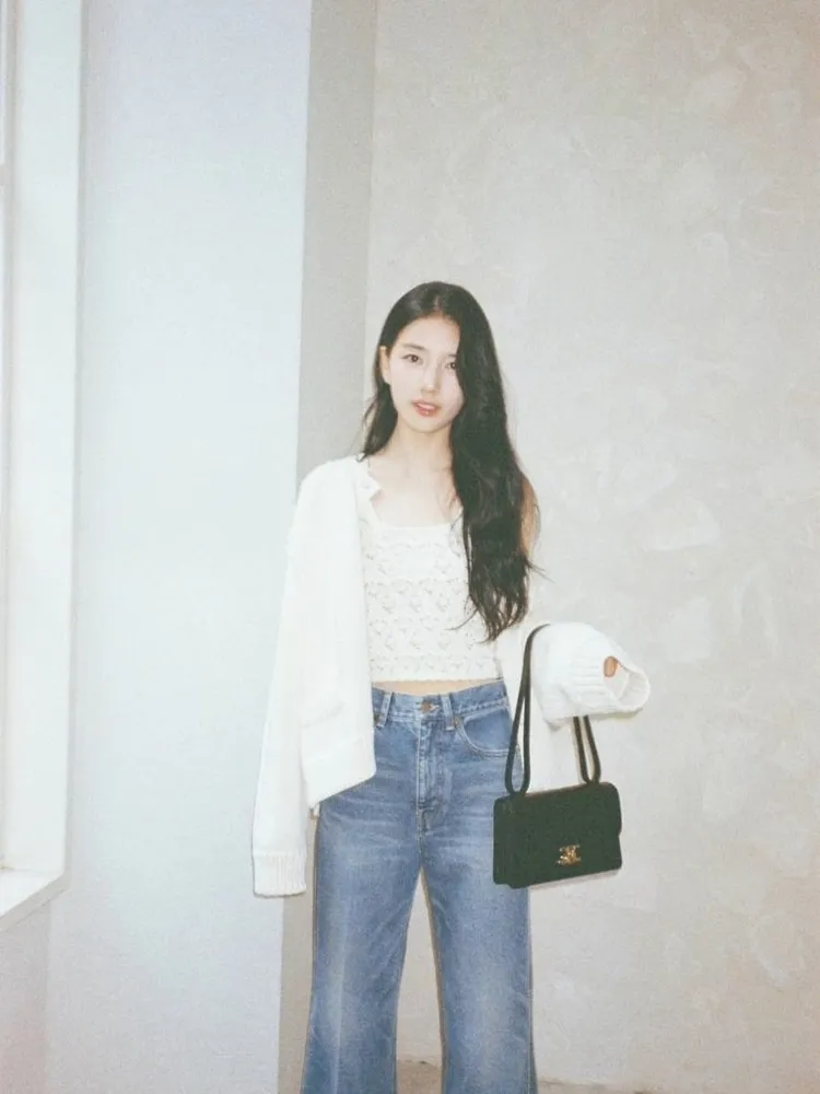 韓國女神秀智演繹CELINE黑色17手袋。品牌提供