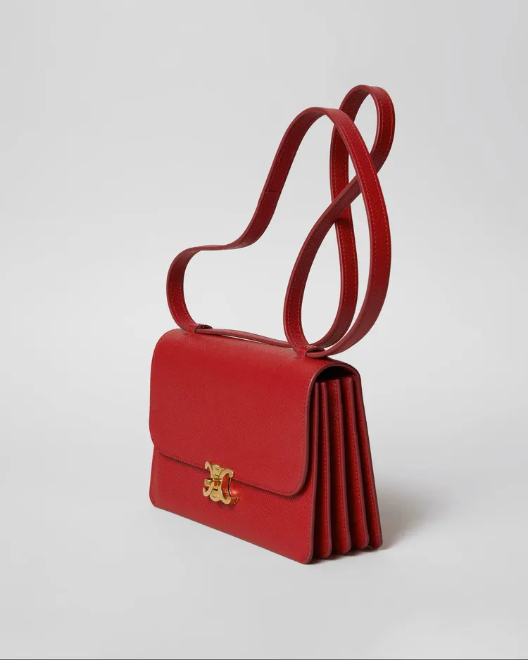 CELINE 17紅色粒面牛皮革手袋，11萬5000元。品牌提供