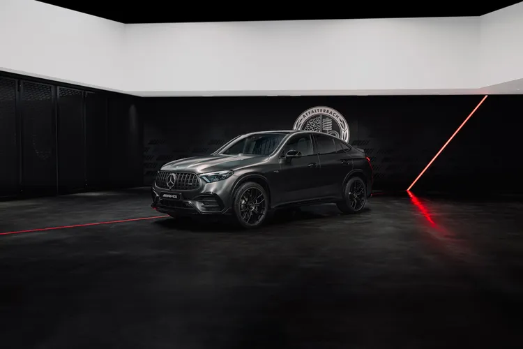 全新Mercedes-AMG GLC 53 4MATIC提供極具識別度的專屬「鑠影套件」供車主選配。業者提供