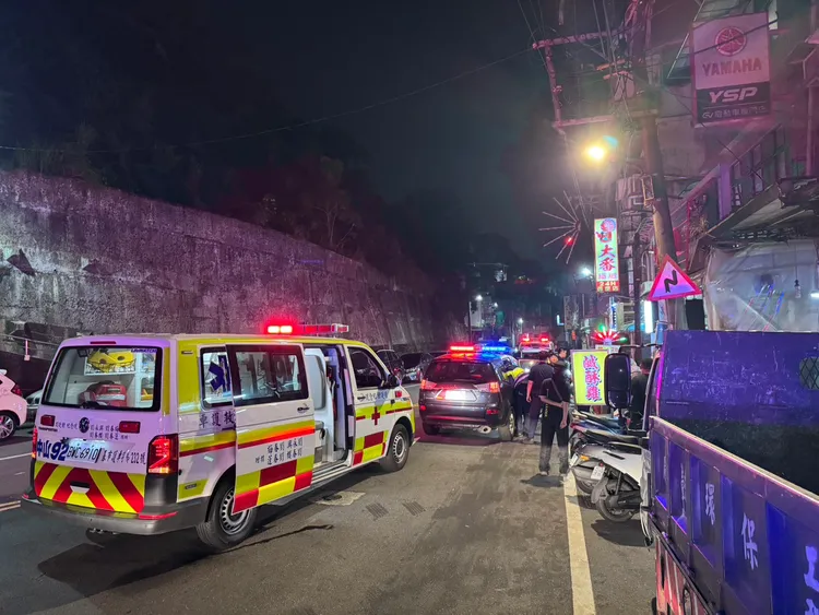 支援警力獲報後迅速趕抵現場，最終順利將3人逮捕。翻攝照片
