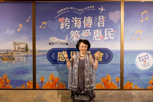 「國民阿嬤」昔一部戲爆紅！李立群、巴戈為她和音　夢想當英文主播　