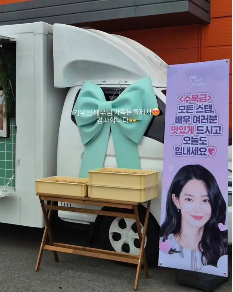業者在限動透露咖啡車是「金宇彬的家人們所贈，謝謝」。翻攝coffee_mrkim IG