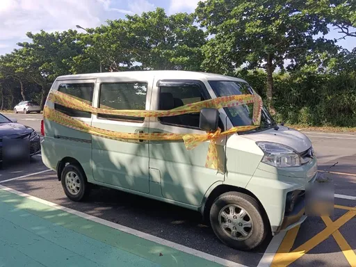 墾丁大街路邊停車流出惡臭血水！破窗驚見男屍　門窗均上鎖