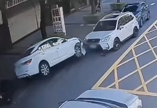 吃了感冒藥昏沉上路！桃園男跨雙黃線逆向連環撞　2人受傷送醫