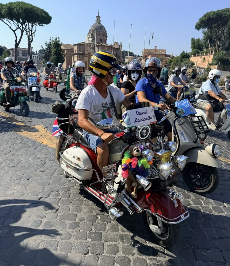 走過80年，Vespa留下的不只是經典車款，更是一種跨越世代與國界的生活方式，也難怪到了今天，依舊有人願意騎著它來到羅馬。林浩昇攝