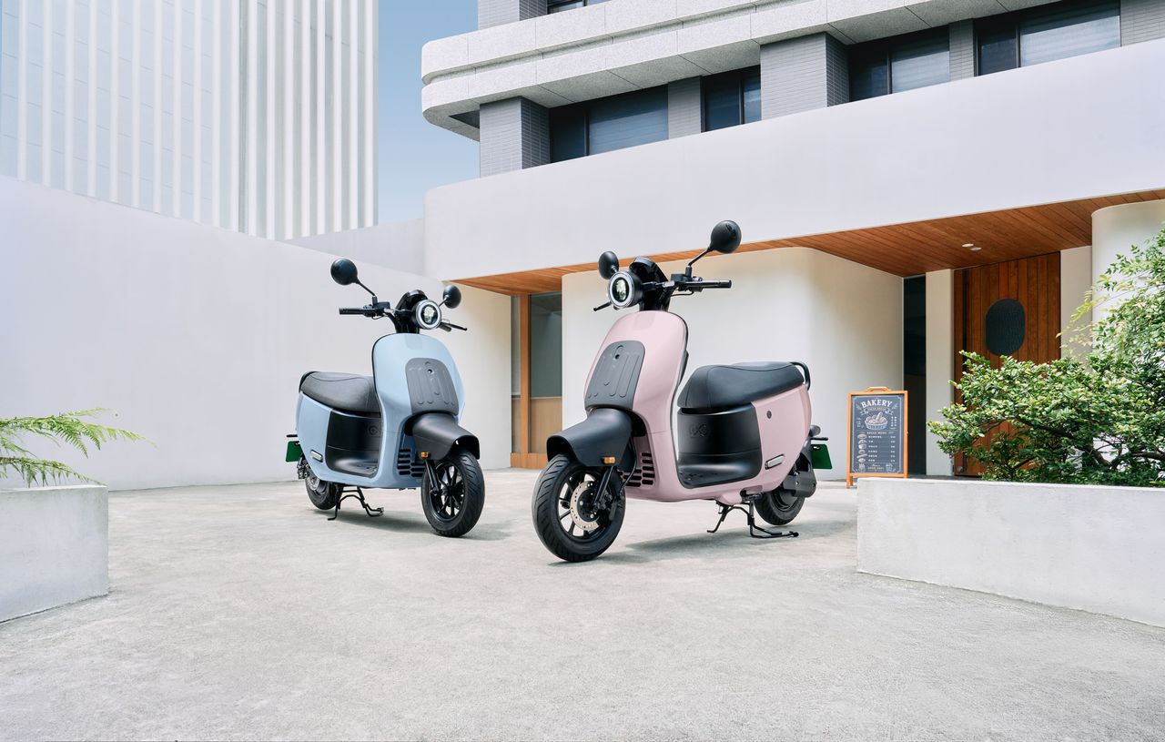 Gogoro EZZY推淺粉、灰藍新色 早鳥價5萬9980元、補助後最低不到2萬