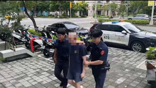槍口朝社區揮舞還拉槍機！五股光頭男遭警逮　鑑識「無殺傷力玩具槍」