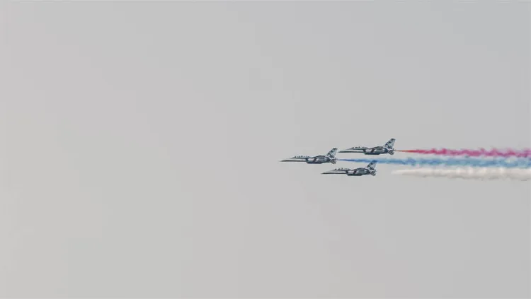 雷虎小組飛越總統府上空。軍聞社