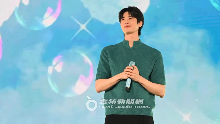 邊佑錫演唱多首歌曲，做了各種挑戰。讀者提供
