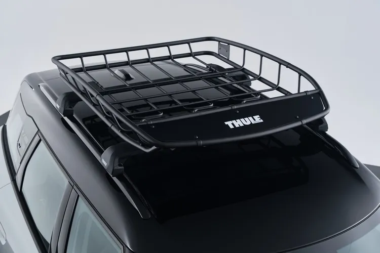Green Peak特仕版標準配備Thule Canyon XT車頂置物籃與車頂架系統，可增加Countryman的額外載物空間，對露營及戶外旅行使用較為實用。業者提供
