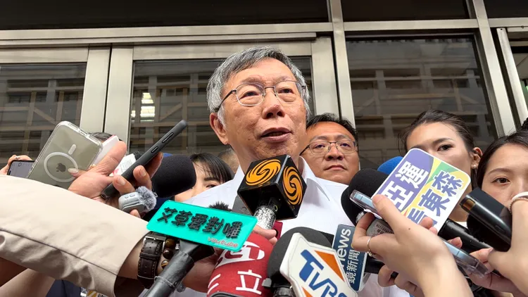 柯文哲庭後受訪重申，被濫訴一路追殺到底。張欽攝