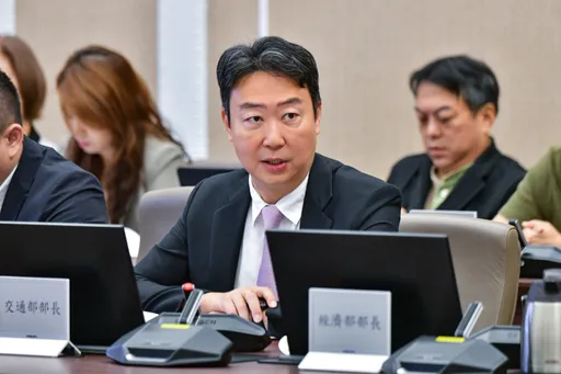 中秋連假交通大亂挨轟　陳世凱：明邀台鐵高鐵檢討