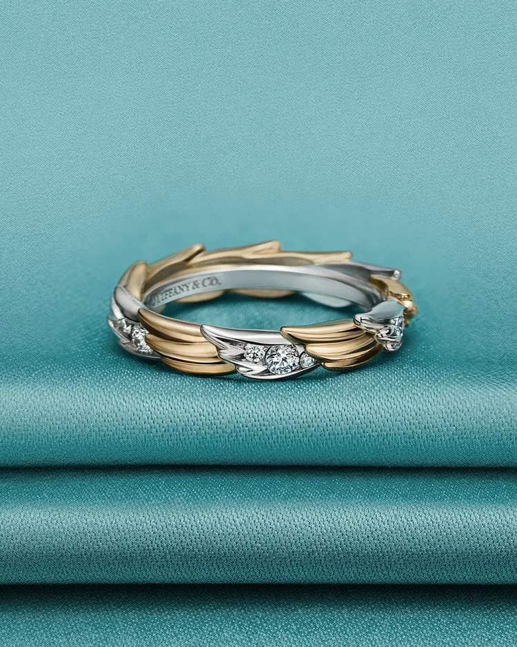 Tiffany 石上鳥珠寶系列 Wings窄版戒指，19萬9000元。品牌提供