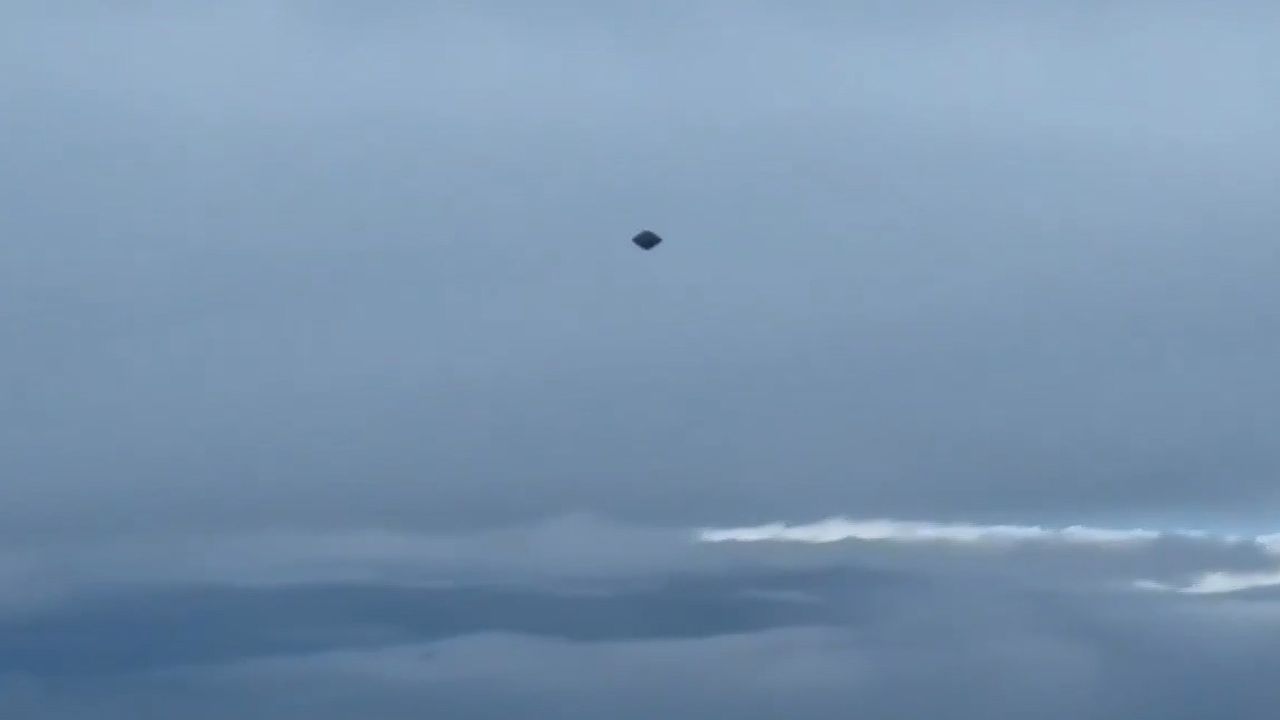 影片|鑽石型UFO飛越墨西哥 軍機飛行員直擊
