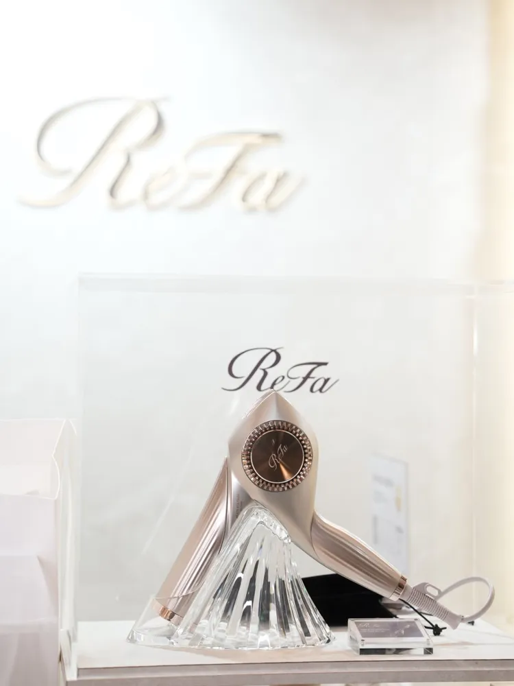 ReFa於台北新光三越A11盛大揭幕台灣首個獨立快閃櫃位，完美還原日本 Showcase 的空間設計與服務。品牌提供