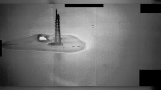 影｜飛碟編隊飛行！美解密UFO　驚揭工程師遭波及「灼傷、掉髮」